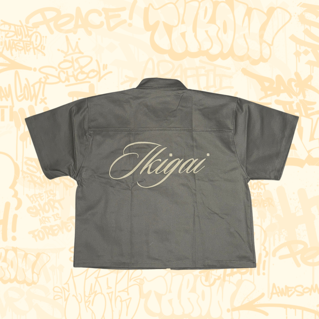 IKIGAI OLD SCHOOL SOBRE CAMISA VERDE