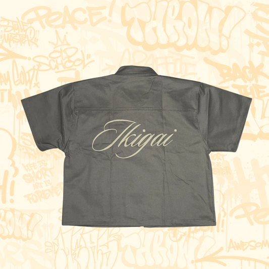 IKIGAI OLD SCHOOL SOBRE CAMISA VERDE